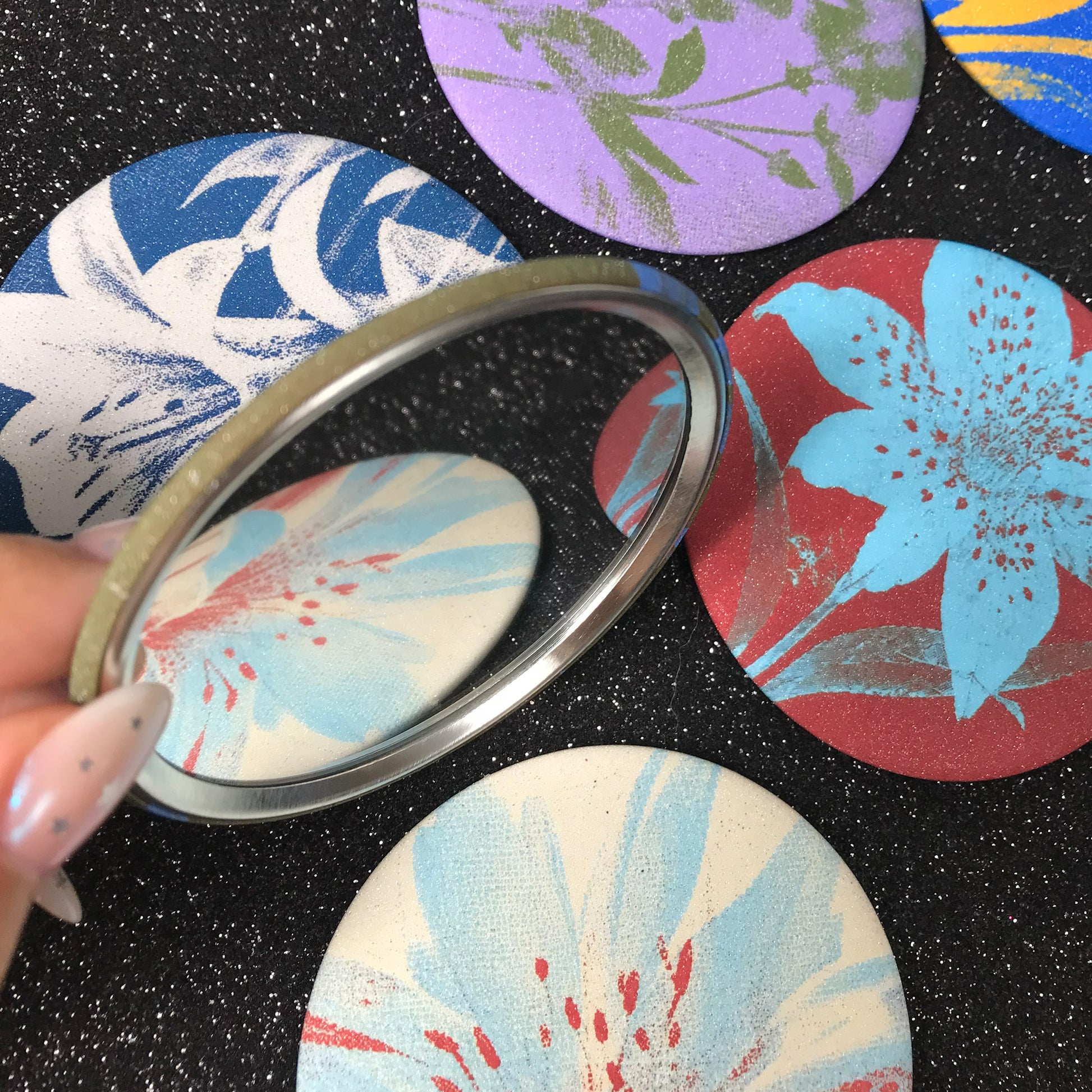 Olive floral pocket mirror with long leaves and dotted print texture