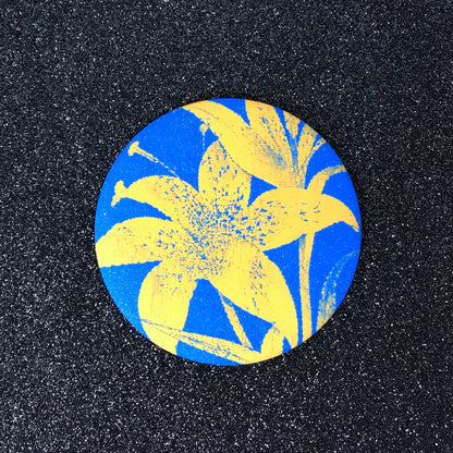 Electric lily flash pocket mirror with blue background and yellow floral print