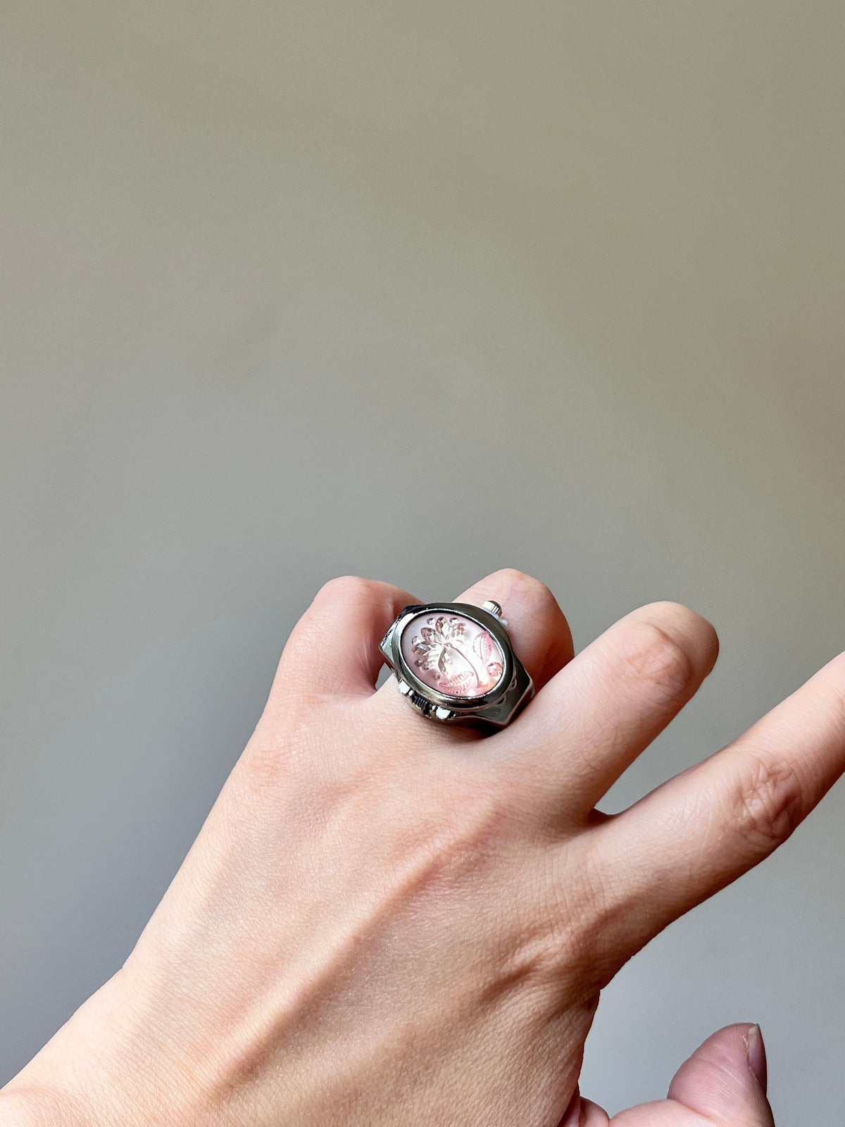 Y2K watch statement ring with raised palm tree detail and chunky silver-tone shape