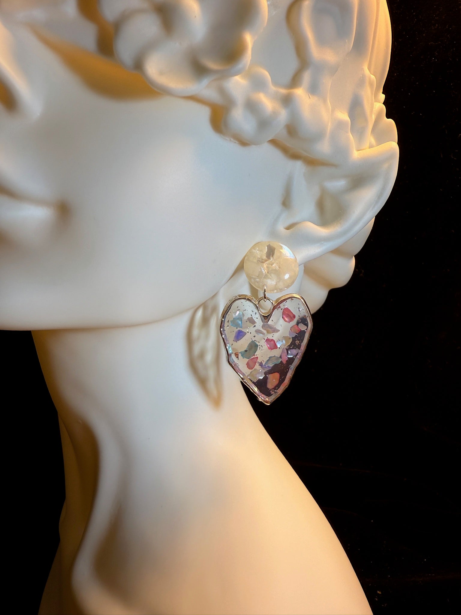 Pearly stud earrings with dreamy clear heart pendants and colorful details