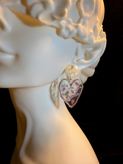 Pearly stud earrings with dreamy clear heart pendants and colorful details